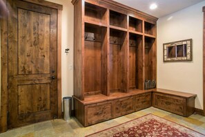 House, 6 Bedrooms | 6 bilik tidur 