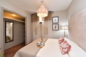 3 bedrooms, internet, bed sheets