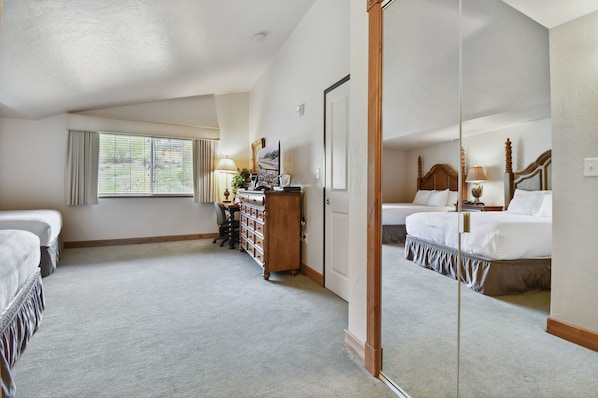 1 habitación, escritorio, tabla de planchar con plancha y wifi gratis 