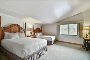 1 bedroom, desk, iron/ironing board, free WiFi - Adventure Hub~Nordic Ski, Snowmobile & Snow Shoeing Villa 3037 (Midway)