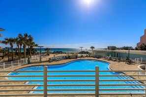 Lämmitetty uima-allas