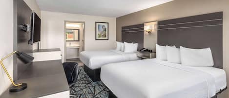 Habitació, 2 llits de matrimoni, no fumadors | Escriptori i espai de treball apte per a portàtils