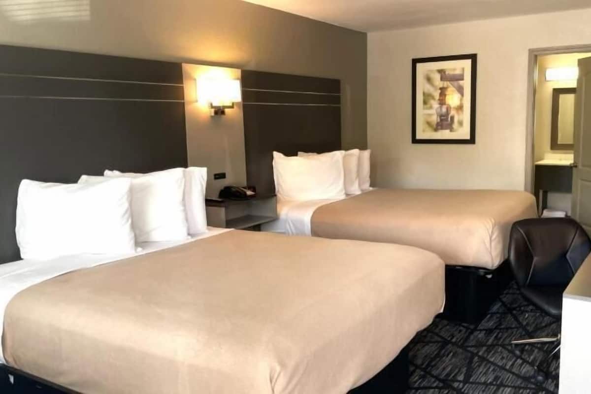 Schreibtisch, laptopgeeigneter Arbeitsplatz, Bügeleisen/Bügelbrett