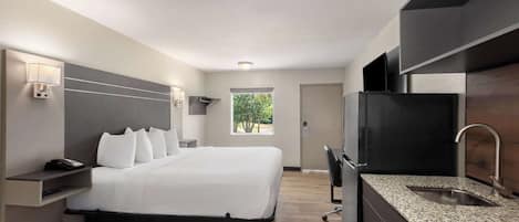Estudio, 1 cama King size, para no fumadores | Escritorio y espacio para trabajar con laptop