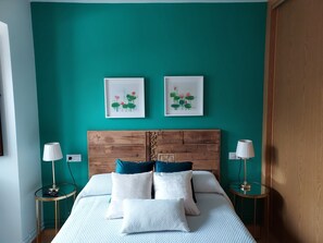 5 bedrooms, desk, iron/ironing board, travel crib - Vacation Rental Casa Muiño dos Frades "in a pleasant environment" (Lourenzá)
