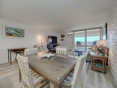 Gulf water view! Private beach access. Quite setting. A short walk to the beach!