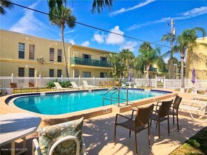 Piscina all'aperto, una piscina riscaldata