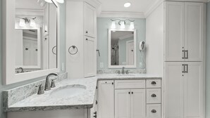 A modern bathroom with a marble sink, double vanity, and a walk-in shower. - Cozy Beachfront 3 bed, 2 bath at Sanibel Moorings #522 (Sanibel)