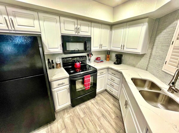 Cookware/dishes/utensils