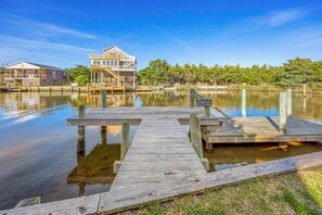 Property grounds - Canalfront Dog Friendly Home w/ Private Dock, Cmty Pool and Tennis/Pickleball (Avon)