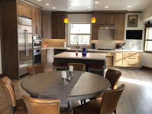 Frigorífic, microones, forn i placa de cuina