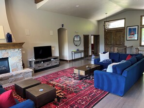 Smart TV, fireplace, video games, table tennis