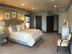 5 bedrooms, desk, iron/ironing board, free WiFi