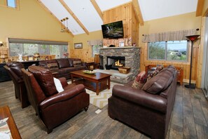 Smart TV, fireplace