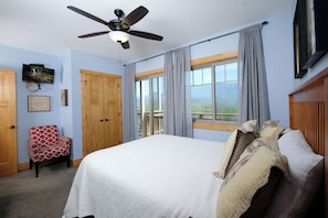 4 bedrooms, iron/ironing board, free WiFi, bed sheets - Four bedrooms with Smoky Mountain views, hot tub, pool table, & plenty of space! (Gatlinburg)