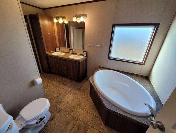 タオル、石鹸、シャンプー、トイレットペーパー