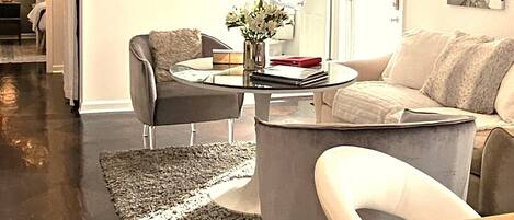 Una Smart TV, libros