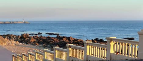Una spiaggia nelle vicinanze