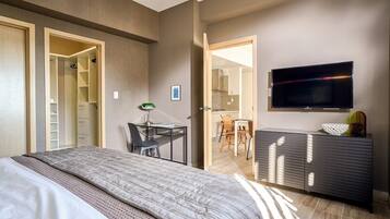 Tabla de planchar con plancha, Internet, ropa de cama