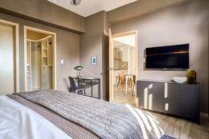 Fer et planche à repasser, accès Internet, draps fournis