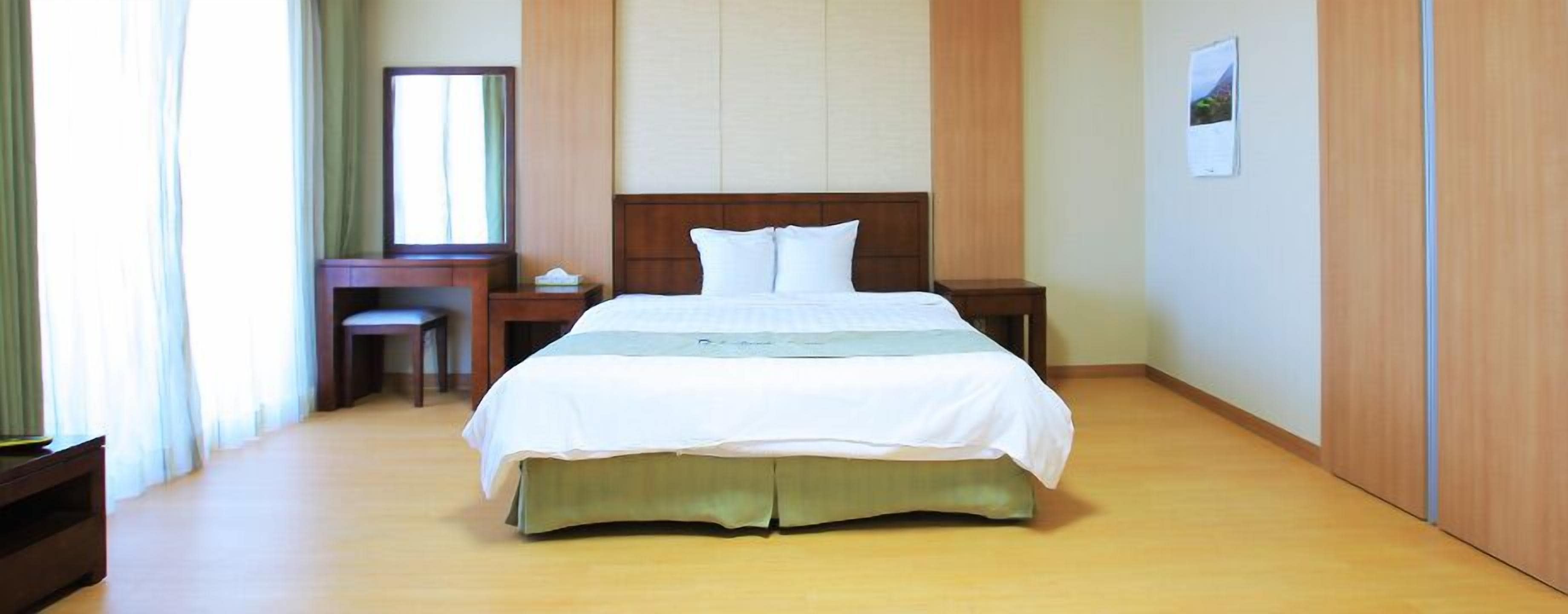 Family Condo, 1 Bedroom, Non Smoking, Beach View (27 Type) | Blackout drapes, free WiFi, bed sheets