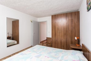 1 bedroom, WiFi, bed sheets