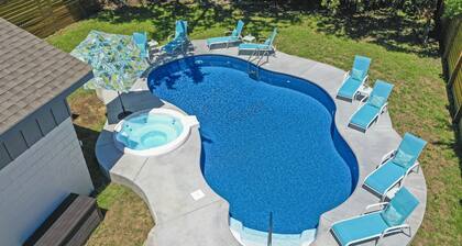 Walk to the beach. Casinos. POOL AND HOT TUB!