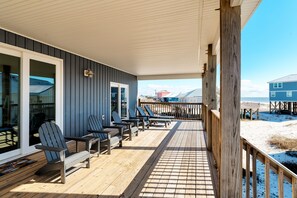 Property grounds - Sandy Toes | Plenty of Room, Perfect Beach, Pool (Dauphin Island)