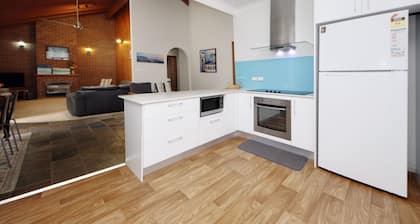 Relax and enjoy - this holiday home is located opposite main beach,...