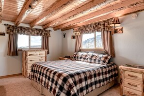 2 bedrooms, WiFi, bed sheets - Remodeled, Dog-Friendly Cabin w/ Large Fenced Yard, WiFi & W/D - Great for ATVs (South Fork)