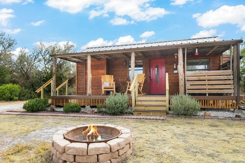 Whitetail Oaks Guesthaus | Country Views | Fire pit | NO PETS