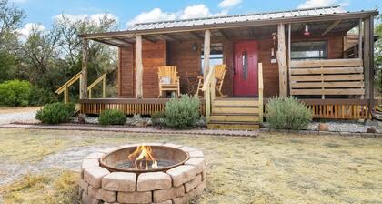 Whitetail Oaks Guesthaus | Country Views | Fire pit | NO PETS