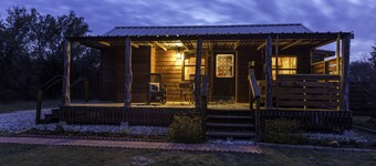 Whitetail Oaks Guesthaus | Country Views | Fire pit | NO PETS