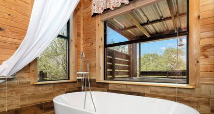 Whitetail Oaks Guesthaus | Country Views | Fire pit | NO PETS