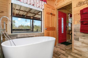 Bathtub, hair dryer, towels - Whitetail Oaks Guesthaus | Country Views | Fire pit | NO PETS (Fredericksburg)