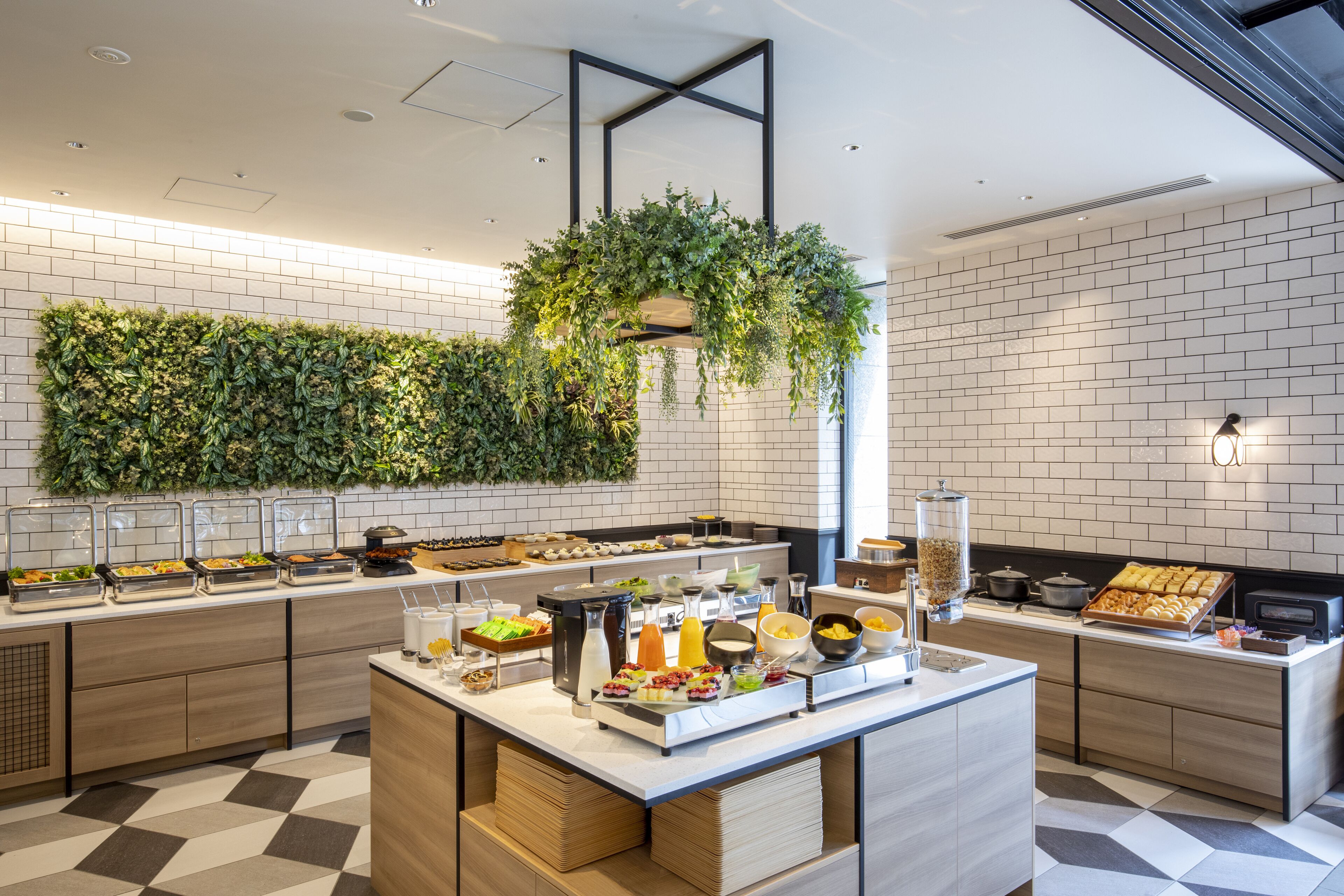 daily buffet breakfast (jpy 1870 per person)