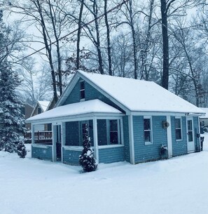 Exterior - CABIN #4 WITH LAKE VIEW AT HIGGINS LAKE - TRUE NORTH CABIN RENTALS (Roscommon)