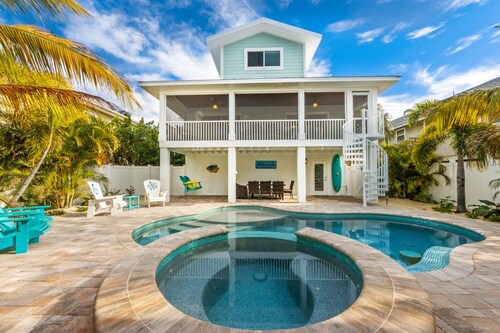 Aloha Beaches! Newly Renovated 4 Bedroom 3 Bath Home w/ Private Pool!
