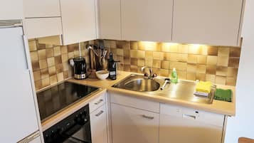 Ofen, Geschirrspüler, Hochstuhl