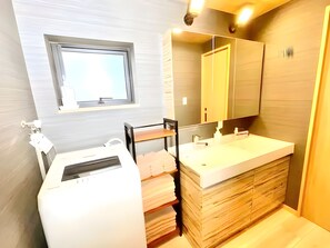 Apartamento básico (304) | Banheiro | Banheira e chuveiro separados, produtos de toalete grátis