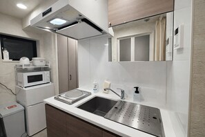 Basic Room (201) | Private kitchen