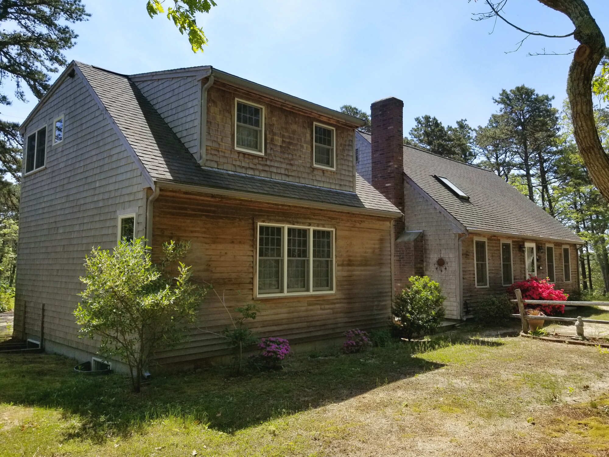 Spacious 4BD--Central A/C, Screen Porch, Deck, Walk to Dyer Pond