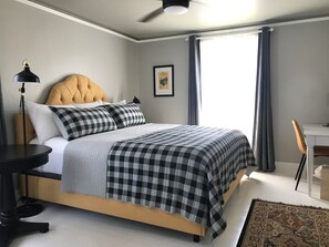 3 bedrooms, desk, iron/ironing board, travel cot