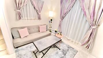 Basic House | Living area | 43-inch LCD TV with digital channels, TV, Netflix