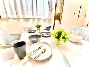 Basic House | Living area | 43-inch LCD TV with digital channels, TV, Netflix - Eternity HOUSE Shinjuku-Okubo (Tokyo)