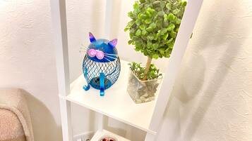 Basic House | Living area | 43-inch LCD TV with digital channels, TV, Netflix