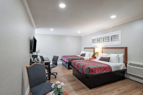 Deluxe-Doppelzimmer | Schreibtisch, Verdunkelungsvorhänge, Bügeleisen/Bügelbrett