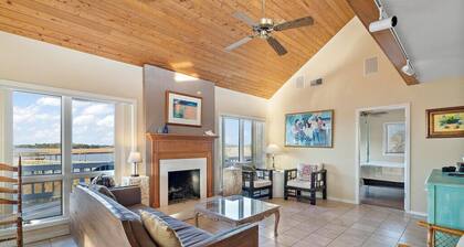 Pure Bliss ! Dock with Fantastic Fishing, Deep Water 24 hours, 5 min Beach!