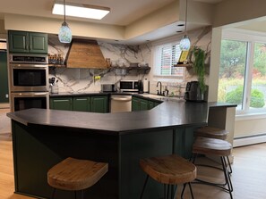 Fridge, microwave, oven, stovetop - 5 bedrooms 10 beds + 3.5 bath with HEATED PRIVATE pool,Hot tub,Game room & More! (Albrightsville)