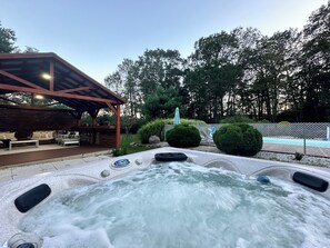 Terrace/patio - 5 bedrooms 10 beds + 3.5 bath with HEATED PRIVATE pool,Hot tub,Game room & More! (Albrightsville)